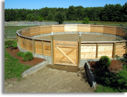 http://www.wolfrunfarm.com/roundpen031.JPG